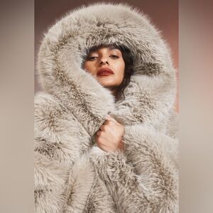 NWT ALO Yoga Opulent Faux Fur Statement Jacket w/ Hoodie XS/ S in Oat